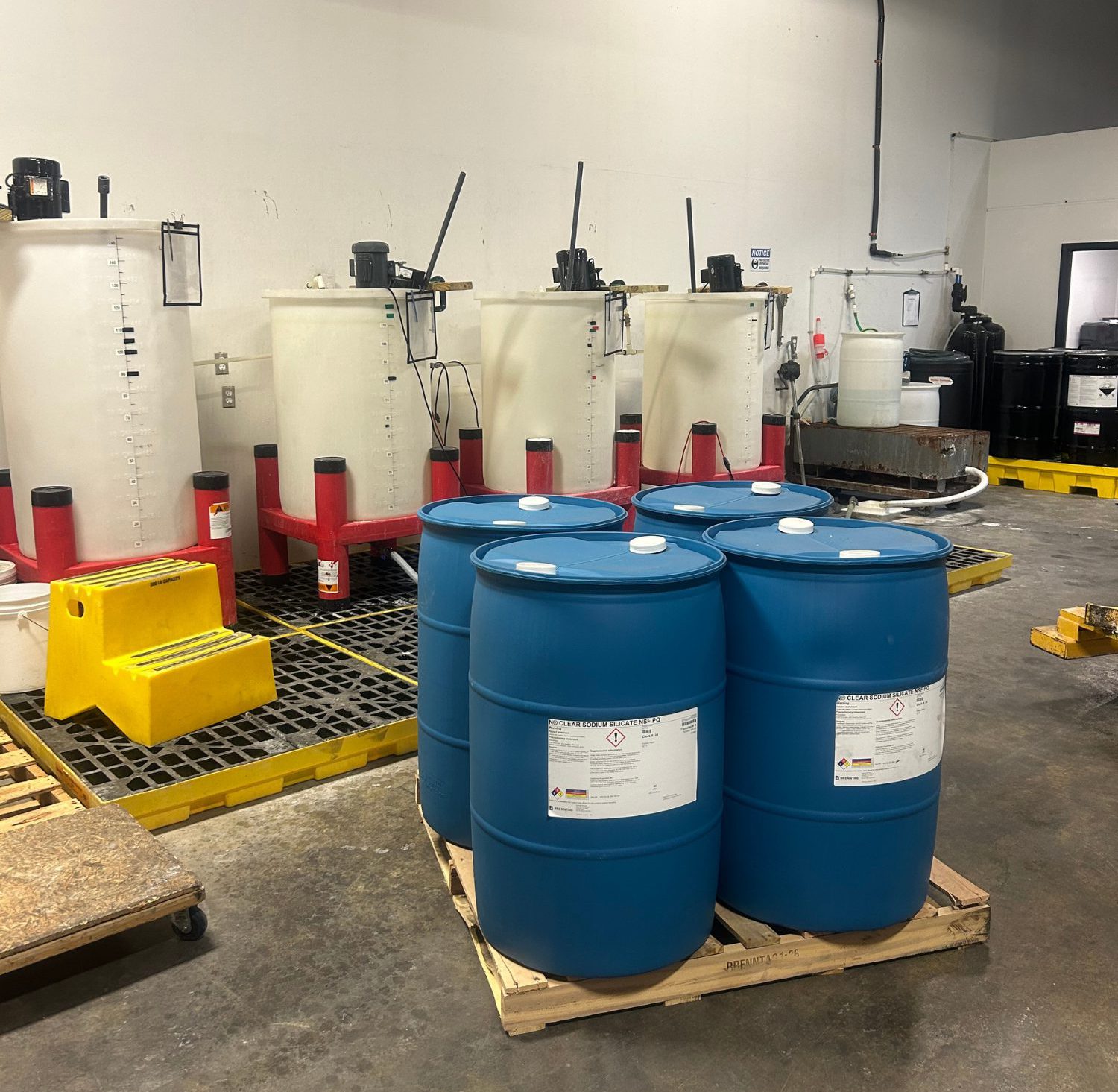 Industrial chemical mixing station for custom-blending boiler water treatment chemicals and corrosion inhibitor formulations